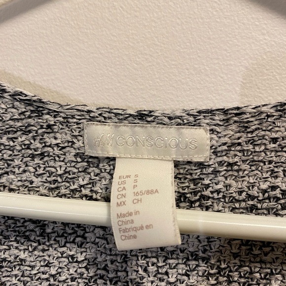 V-neck knitted sweater - Picture 3 of 4